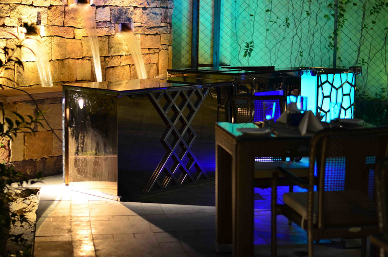 Food & Drinks 5, The Cloud Hotel, Ahmadabad