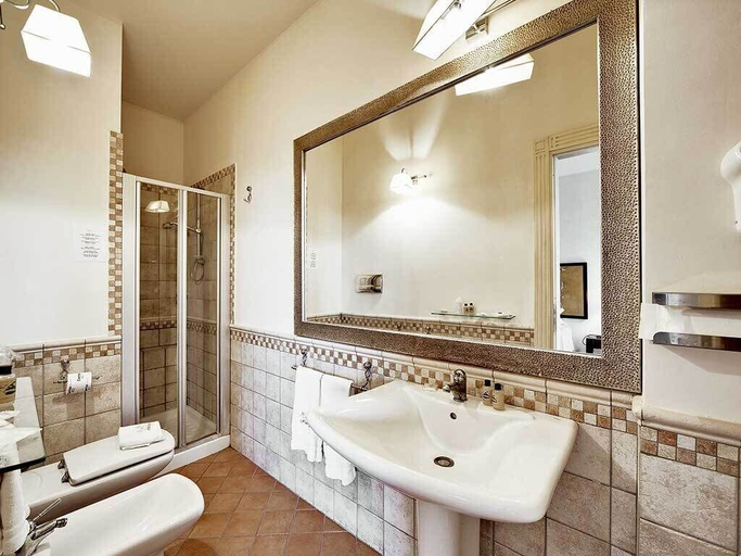 Bathroom 5, Hotel Garden, Messina
