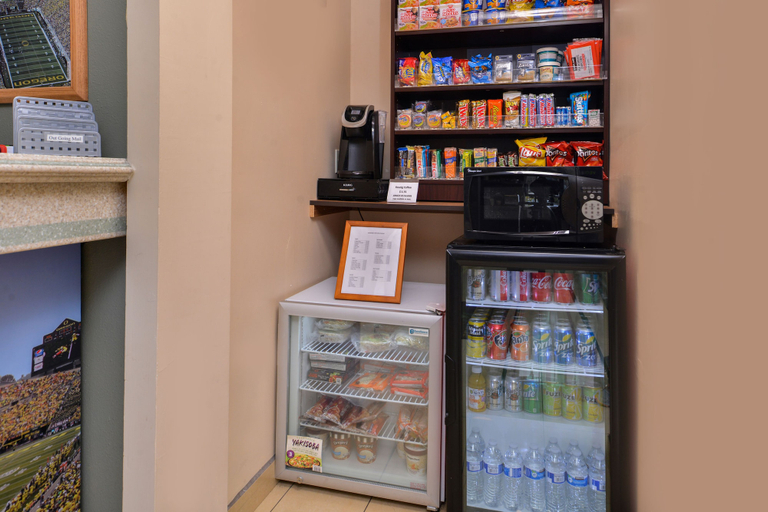 Food & Drinks 5, University Inn & Suites, Lane