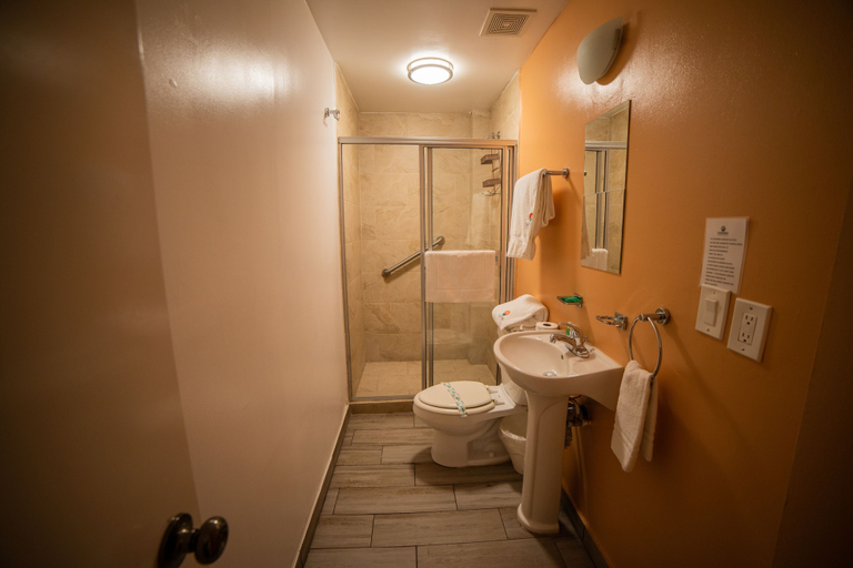 Bathroom 4, California Comfort and Suites, Mexicali