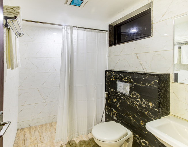 Bathroom 5, Treebo Shivani, Indore