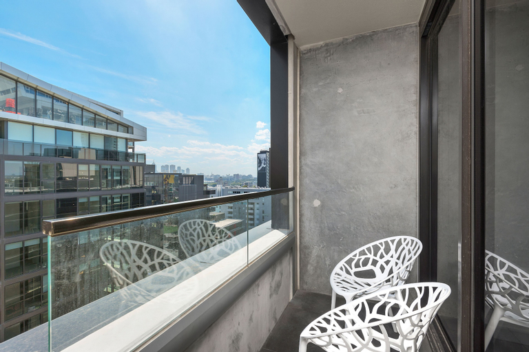 Exterior & Views 3