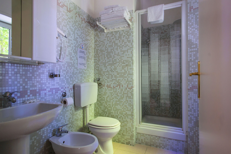 Bathroom 3, Sole e Luna Bed & Breakfast, Roma