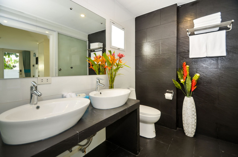 Bathroom 4, Indila Boracay, Malay