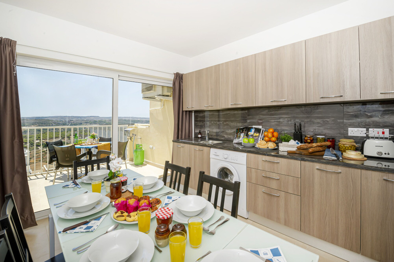 Food & Drinks, Summer Breeze Superior Apartment with Terrace by Getaways Malta
