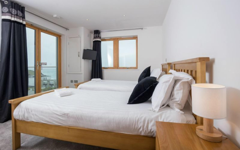 Bedroom 2, Penthouse B, Cornwall