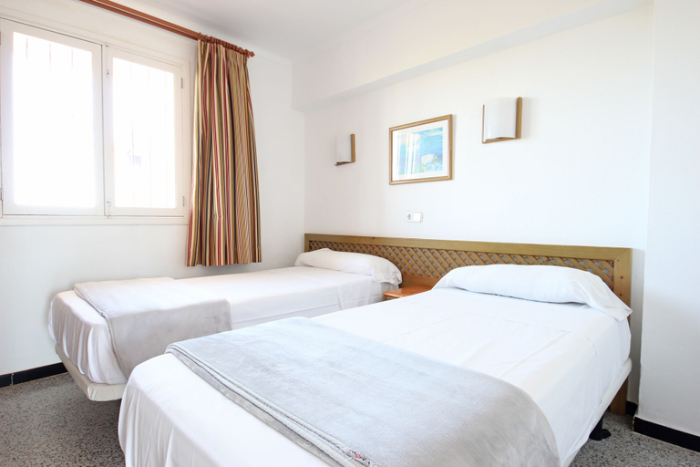 Bedroom 4, Aparthotel Niu d´Aus, Baleares