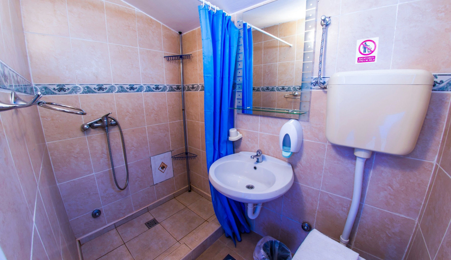 Bathroom 4, Beach Hotel Plaza, Podgora