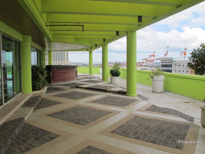 Exterior & Views 15