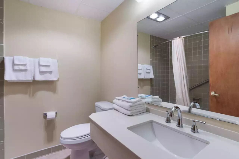 Bathroom, Royal Inn Clearfield, Clearfield