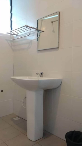 Bathroom 4, Ayana Holiday Resort, Ranau