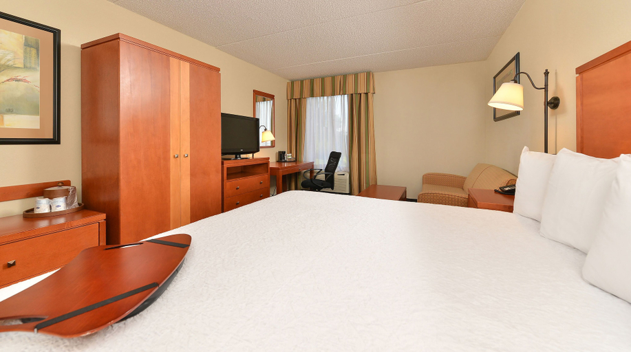 Bedroom 2, Hampton Inn Martinsburg, Berkeley