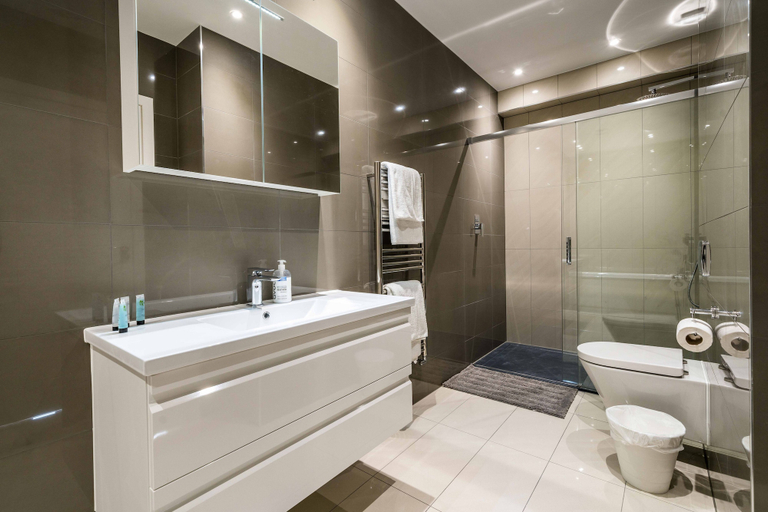 Bathroom 3, London City View, London