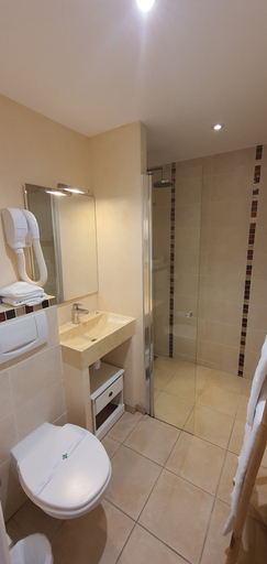 Bathroom 3, Hôtel Côte d'Argent, Gironde