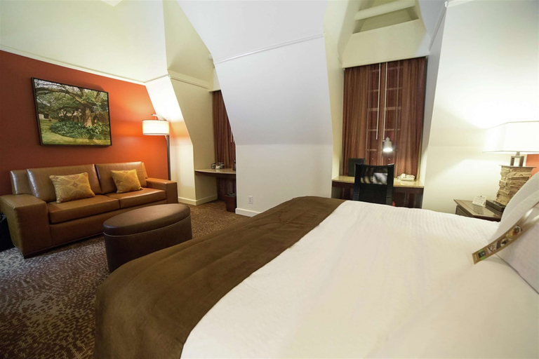 Bedroom 2, The Emily Morgan San Antonio-DoubleTree by Hilton, Bexar