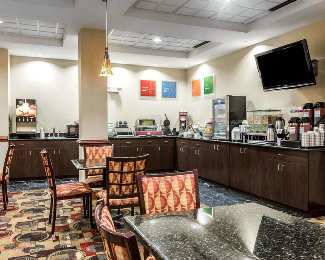 Food & Drinks 4, Comfort Suites Waycross, Ware