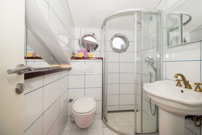 Bathroom 3, Apartments Tin, Split