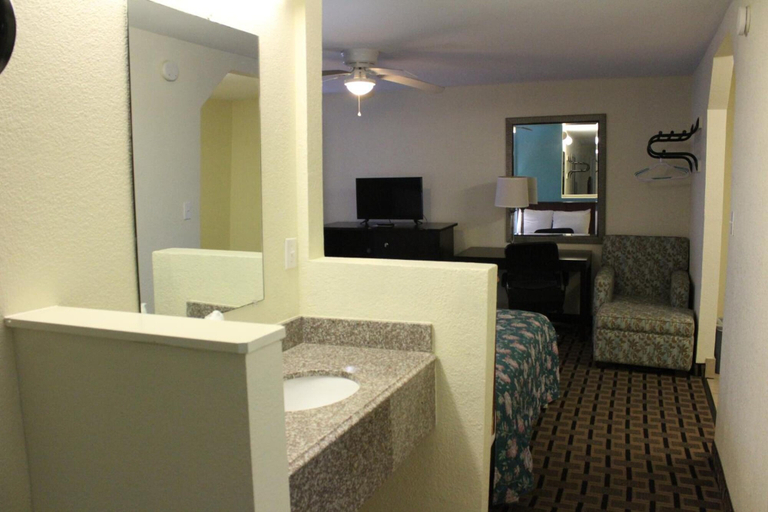 Others 5, American Inn and Suites, Calhoun
