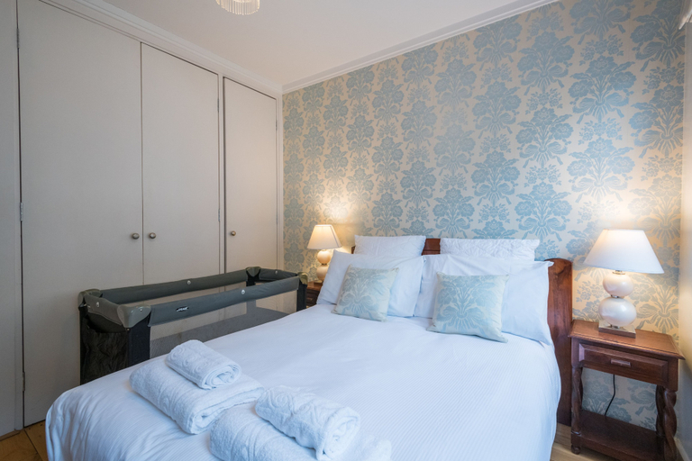 Bedroom 2, Delightful Kensington Home close to Hyde Park, London