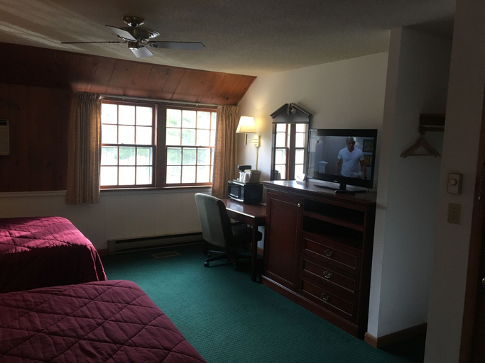 Bedroom 3, Stonybrook Motel & Lodge, Grafton