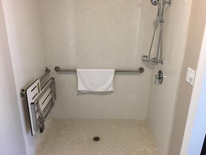 Bathroom 4, Vallejo Inn, Solano