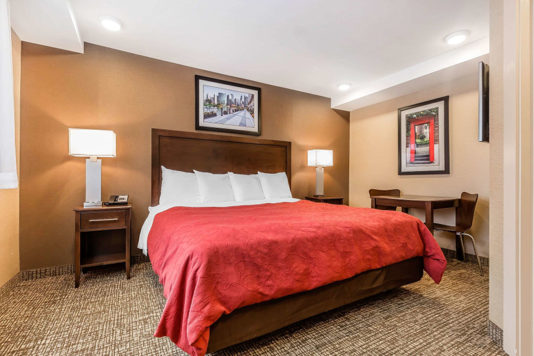 Bedroom 3, Rodeway Inn Chicago - Evanston, Cook