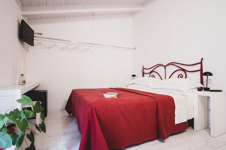 Bedroom 5, Casa Fola - City Centre Rooms, Verona