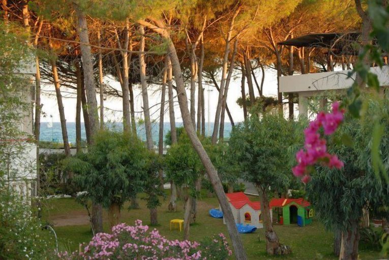 Others 5, Villaggio La Fenice, Catanzaro