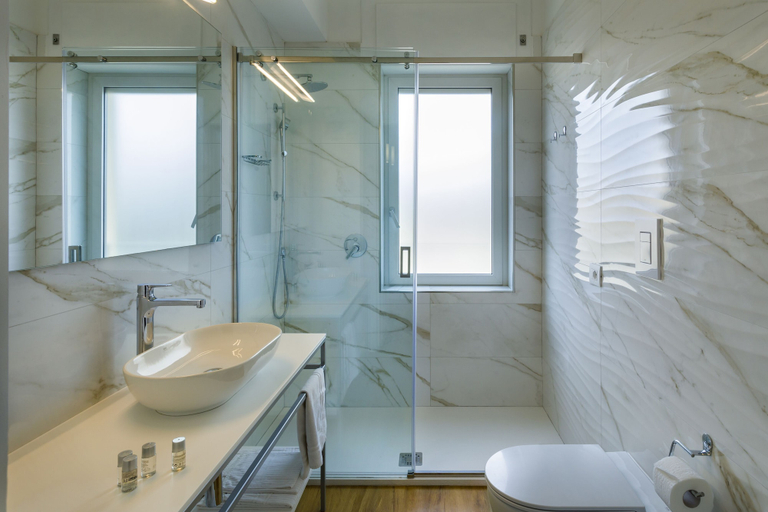 Bathroom 4, Mercury Rooms, Cagliari