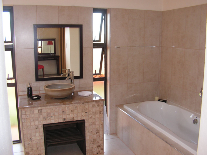Bathroom 4, Ama Casa Cottages, Uthukela