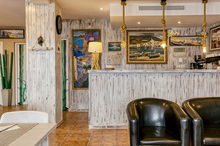 Others 5, Hostal La Fonda, Girona