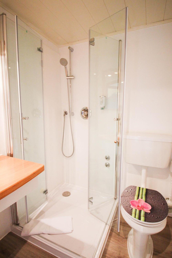 Bathroom 5, Hotel Brandl, Unterallgäu