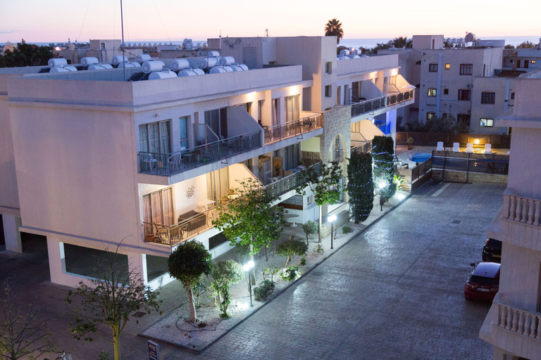 Exterior & Views 2, King's Holiday Apartments