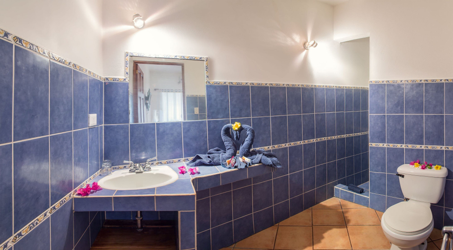 Bathroom 4, Laguna del Cocodrilo, Santa Cruz