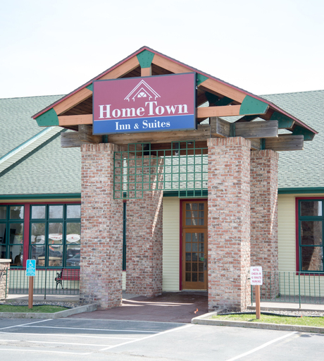 Exterior & Views 2, HomeTown Inn & Suites, Scott