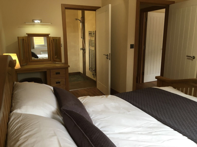 Bedroom 2, Shellow Lane Lodges, Cheshire East