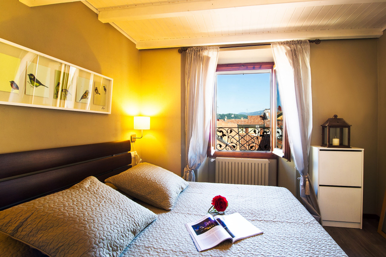 Bedroom, Tetti di Como, Como