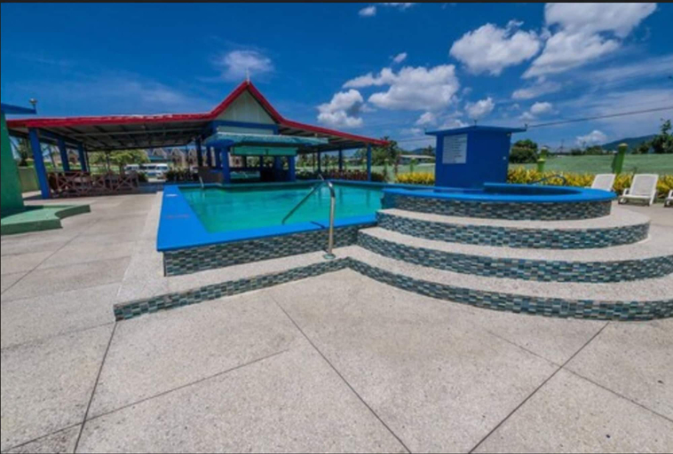 Exterior & Views 2, Airport Suites Hotel