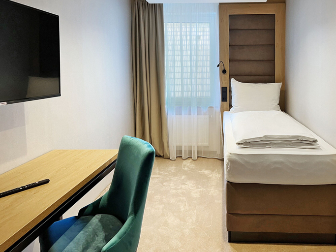 Bedroom 5, DORMERO Hotel Reutlingen, Reutlingen