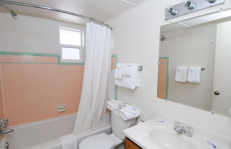 Bathroom 5, Aiken's Lodge, Kane