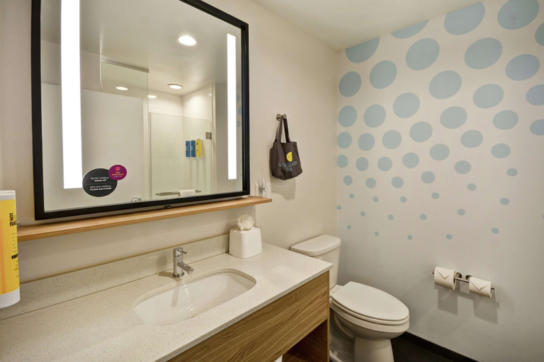 Bathroom 4, TRU by Hilton Denver, Lancaster