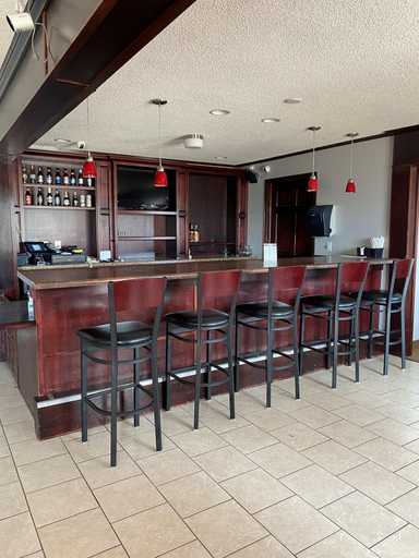 Food & Drinks 5, Baymont by Wyndham Dubuque, Dubuque