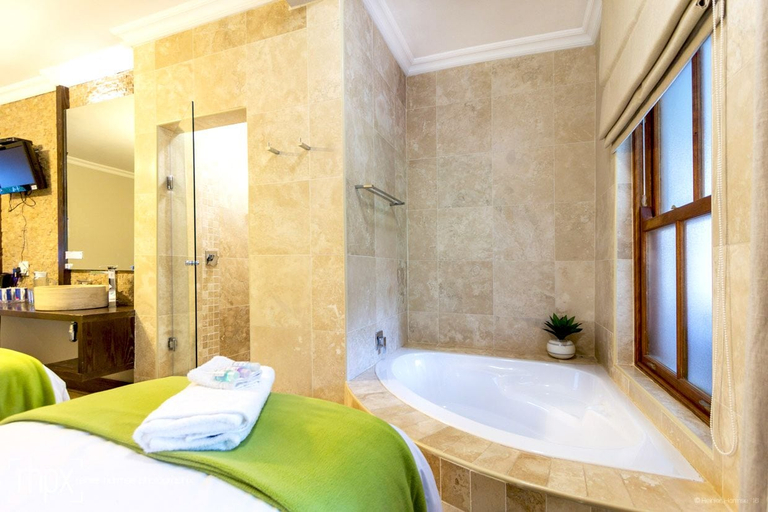 Bathroom 4, OR Tambo Guest House, Ekurhuleni