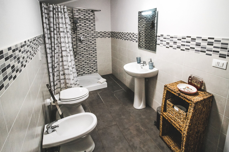 Bathroom 5, Nest Guesthouse, Verona
