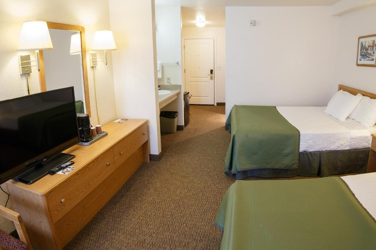 Bedroom 2, Murphys Inn Motel, Calaveras