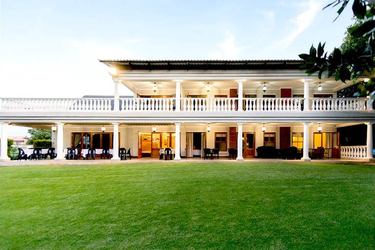 Exterior & Views
