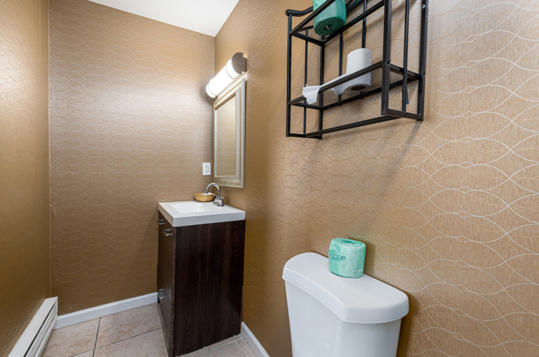 Bathroom 4, Boardwalk Hotel Charlee & Beach House Rentals, Ocean