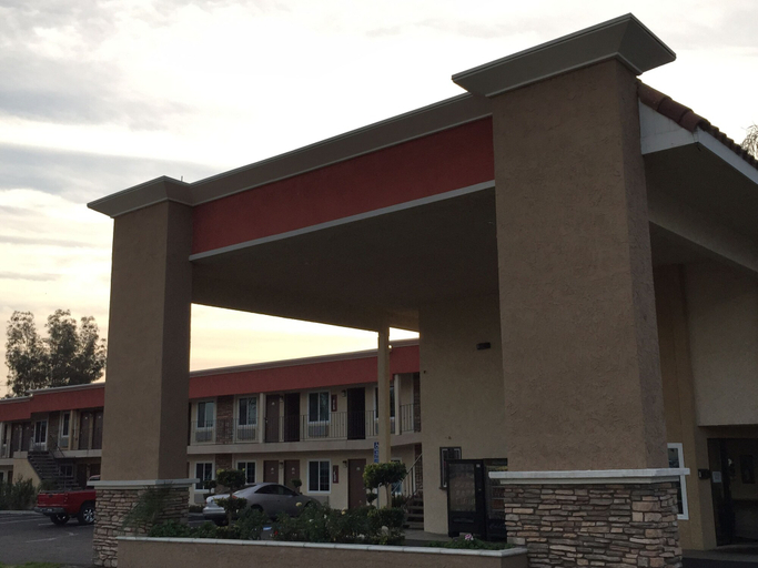 Exterior & Views 2, Ontario Inn & Suites, San Bernardino