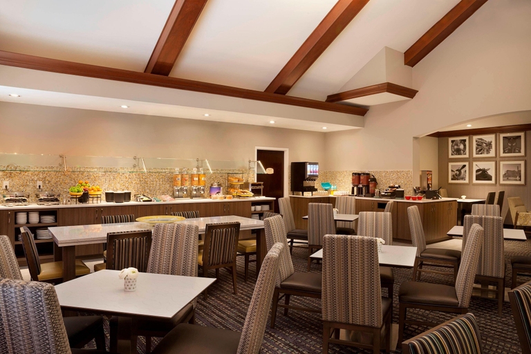 Food & Drinks 5, Residence Inn by Marriott Toronto Airport, Toronto