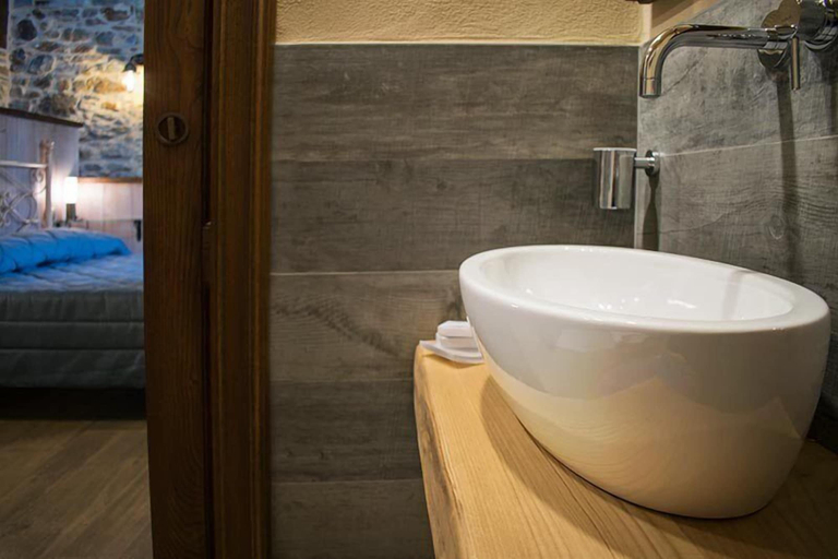 Bathroom 3, Ca del Grano Albergo Diffuso, Parma